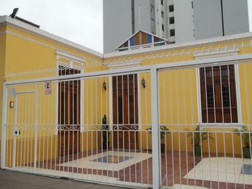 Residencial Miraflores B&B