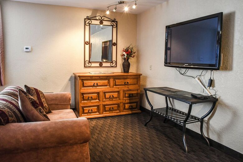 Hotel Aarchway Inn