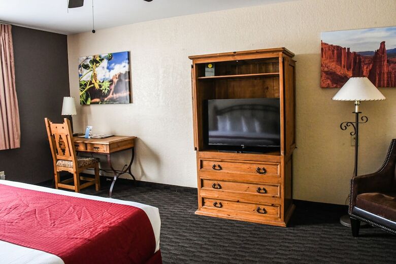 Hotel Aarchway Inn