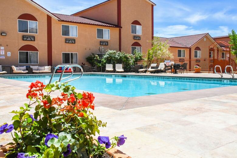 Hotel Aarchway Inn