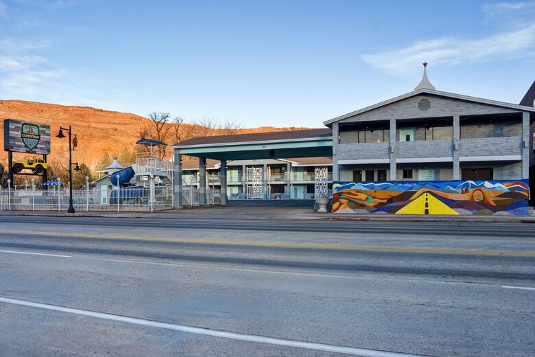 Hotel Rodeway Landmark Inn