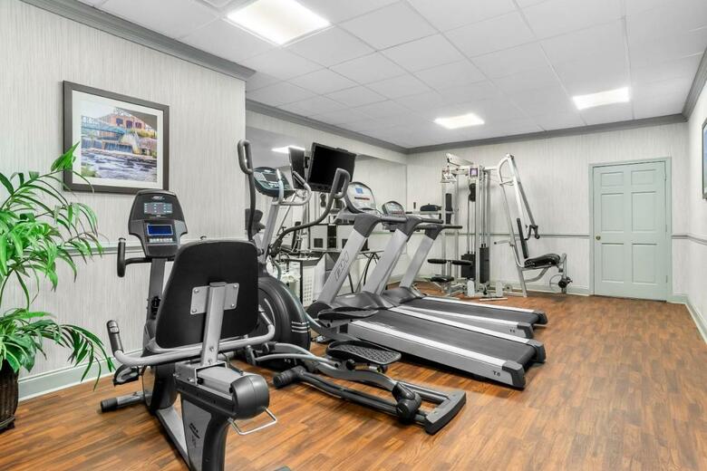 Hotel Clarion Inn & Suites