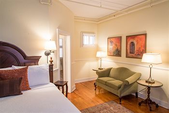 Hotel Elliott House Inn