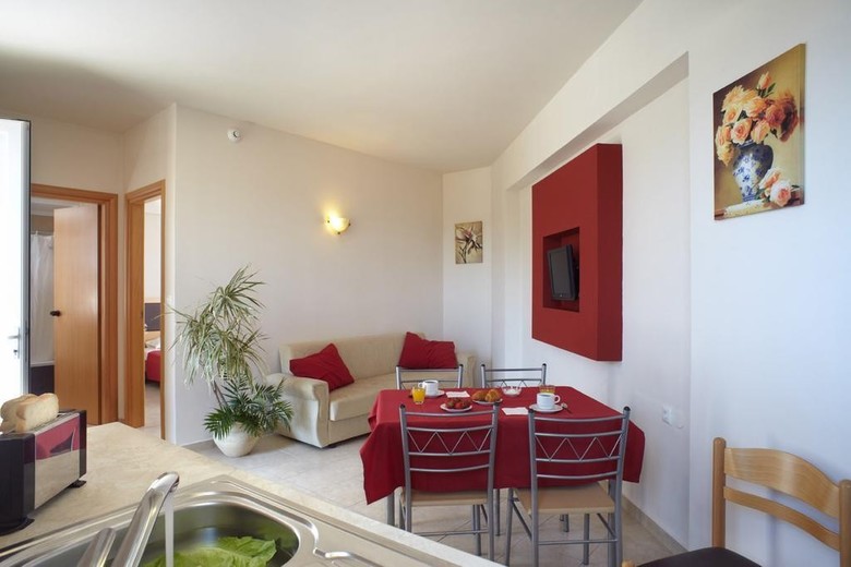 Hotel Emerald Studio And Apartments