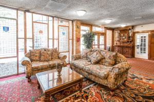 Hotel Rodeway Inn & Suites