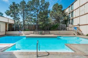 Hotel Rodeway Inn & Suites