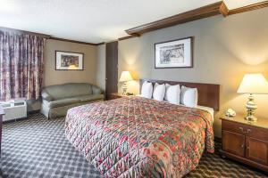 Hotel Rodeway Inn & Suites