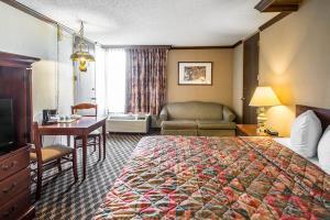 Hotel Rodeway Inn & Suites