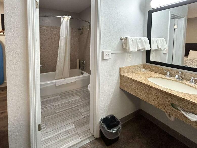 Hotel Studio 6 Suites Vancouver Wa Waterfront