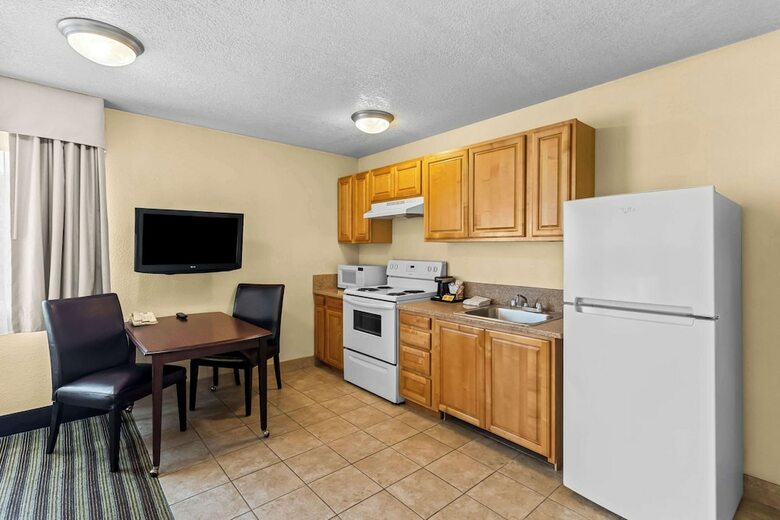 Hotel Quality Inn And Suites