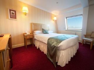 Beaches Hotel (.)