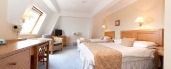 Beaches Hotel (.)