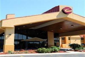 Hotel Clarion Inn & Suites