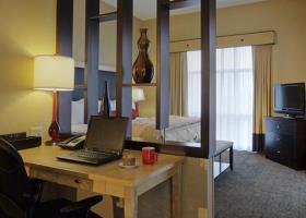 Hotel Cambria Suites