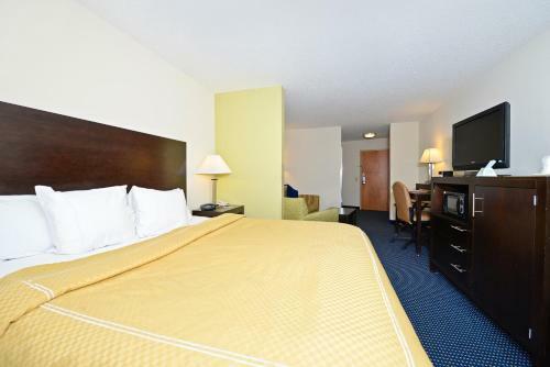 Hotel Comfort Suites Amish Country