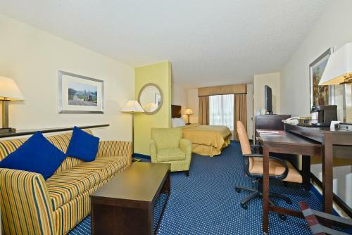 Hotel Comfort Suites Amish Country