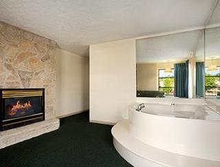 Hotel Ramada Inn On The Parkway