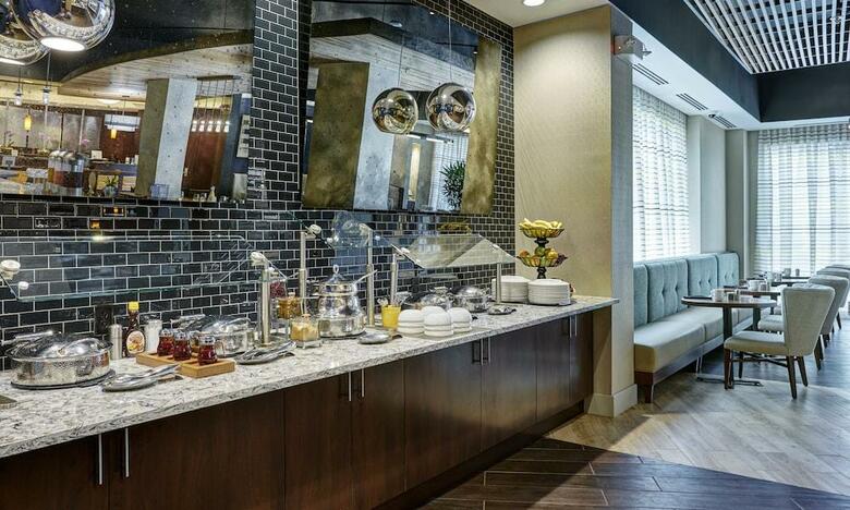 Doubletree Hotel Charlotte-gateway Village