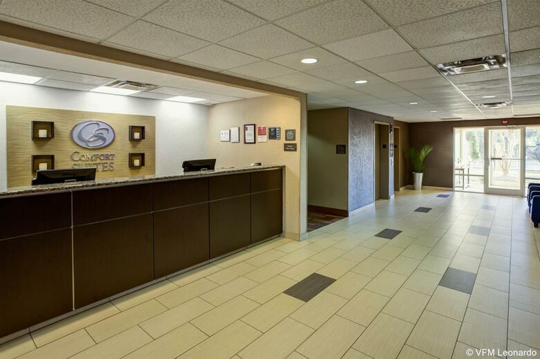 Hotel Comfort Suites Airport