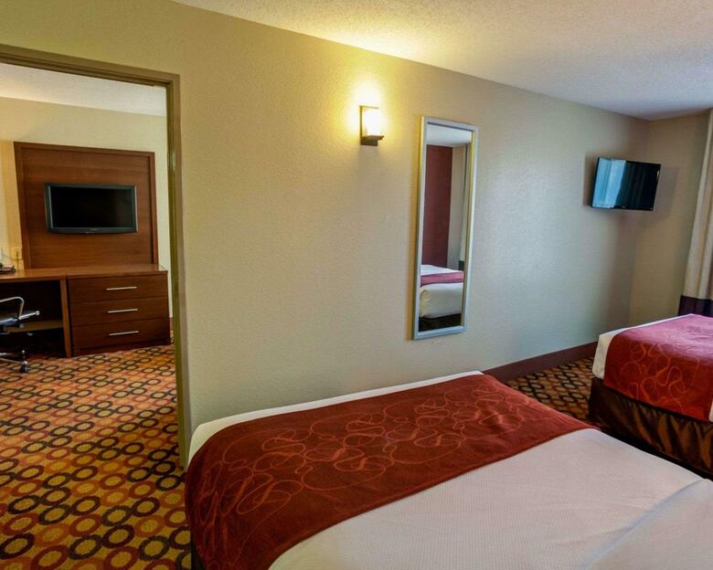 Hotel Comfort Suites Airport