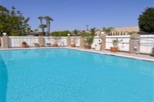 Hotel Ramada Inn & Suites