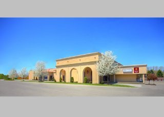 Clarion Hotel And Conference Center