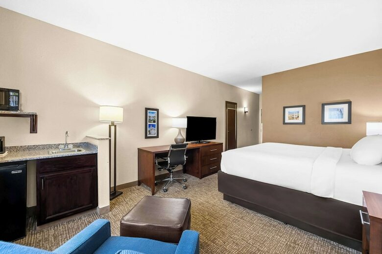 Hotel Quality Inn & Suites