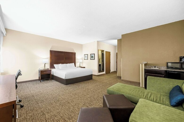Hotel Quality Inn & Suites
