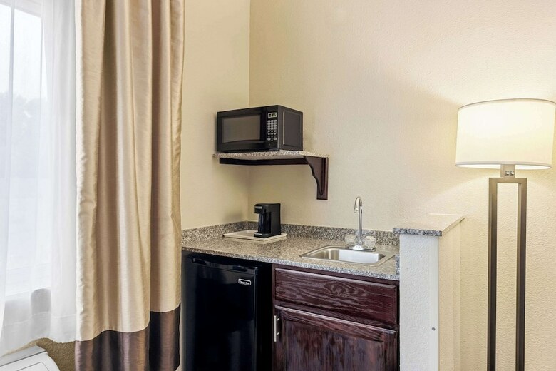 Hotel Quality Inn & Suites