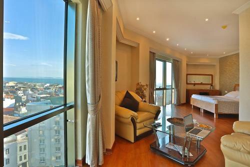 Grand Madrid Hotel