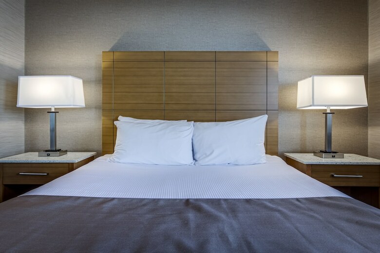 Hotel Monte Carlo Inn Vaughan Suites