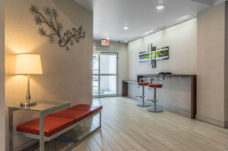 Hotel Quality Suites Montreal Aeroport