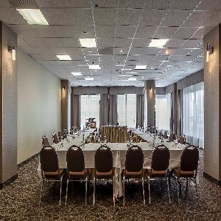 Hotel Quality Suites Montreal Aeroport