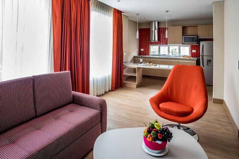 Hotel Apartamentos Plaza Suites