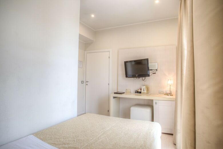 Hotel Ferretti Beach