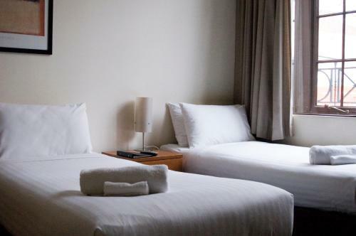 Pensione Hotel Sydney - By 8hotels