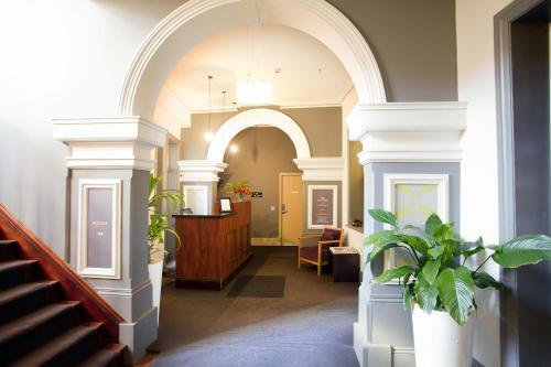 Pensione Hotel Sydney - By 8hotels