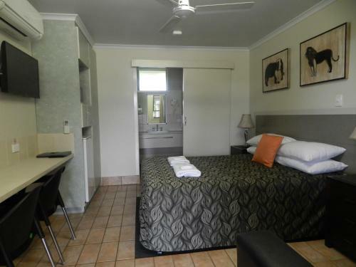 Golden Palms Motor Inn