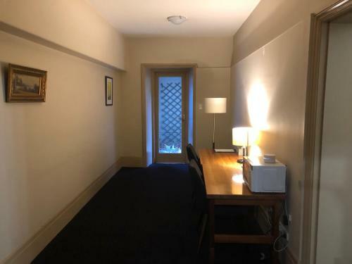 Macquarie Manor Hotel