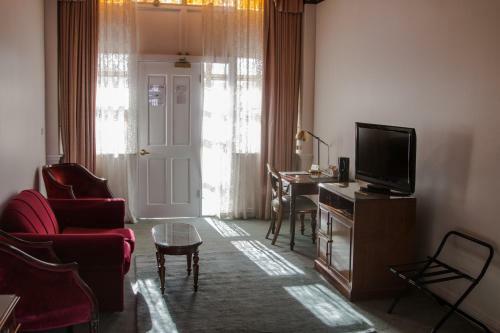 Macquarie Manor Hotel