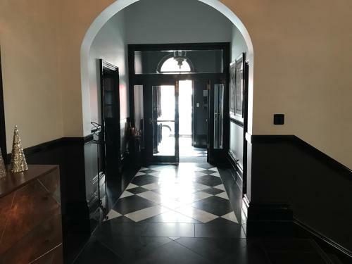 Macquarie Manor Hotel