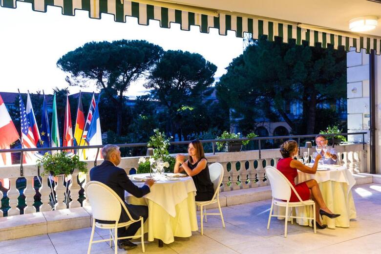 Ambassador Palace Hotel