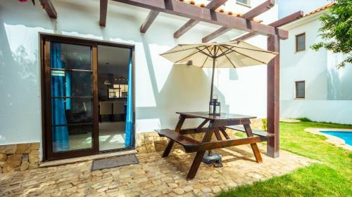 Private Villa With Pool On Tortuga Beach Resort