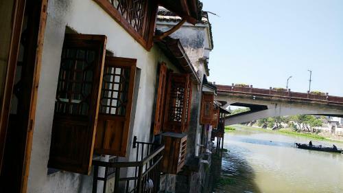 Wuzhen Spring Family Inn
