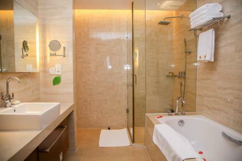 Hotel Golden Bay Resort