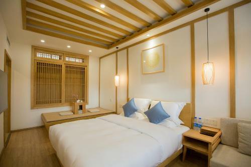 Jianshe Inn