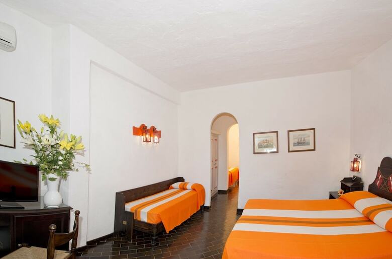 Hotel Cala Di Mola