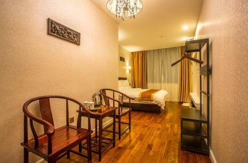 Four Sea Hotel
