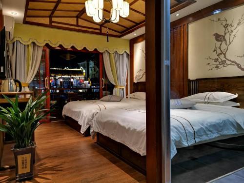 Hostal Lqj Riverside Guest House