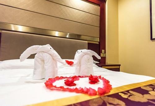 Dunhuang Gold Dragon Hotel